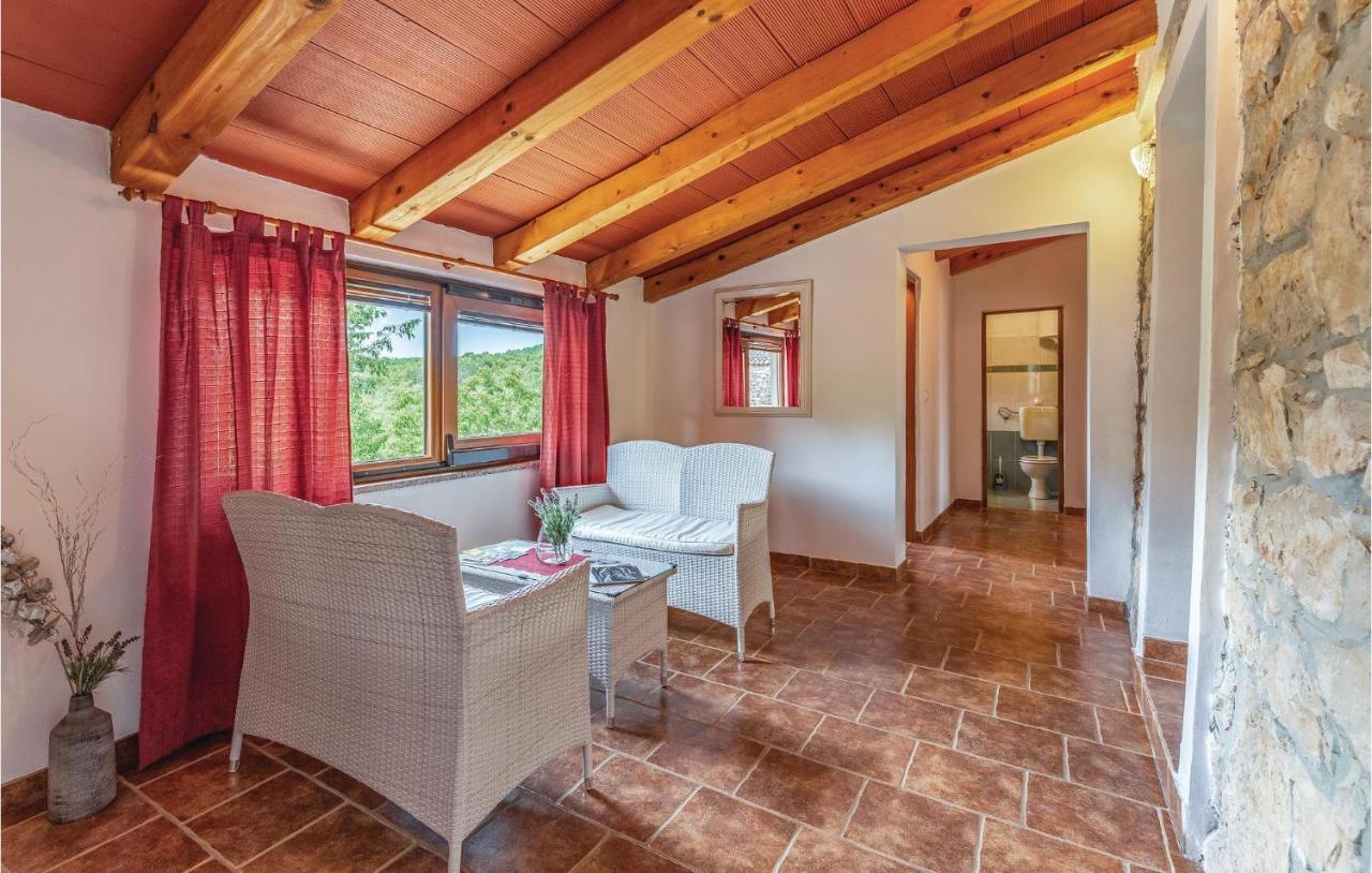 2 Bedroom Amazing Home In Rakotule Kültér fotó